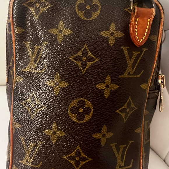 ⭐️Louis Vuitton Amazone crossbody mini - authentic, great condition. Adjustable - Picture 6 of 16